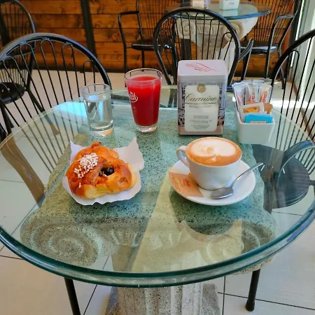 Holidays Guest house *